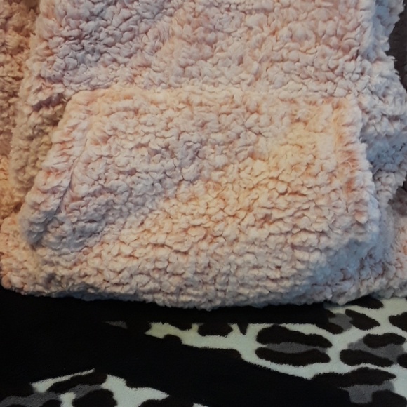 *FINAL PRICE*NIOP Pink vs Sherpa - Picture 5 of 7